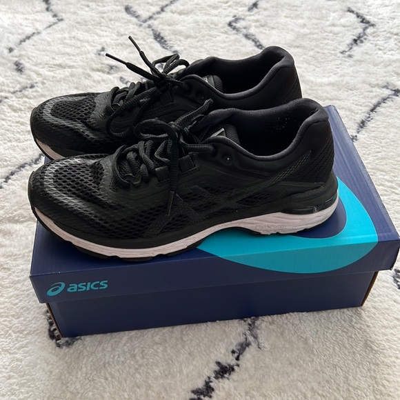 ASICS running sneaker - Picture 2 of 5